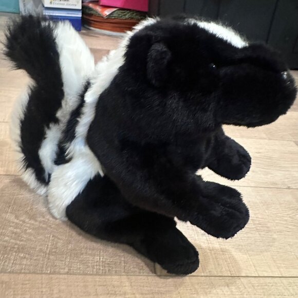 DAPHNE BLACK AND WHITE SKUNK PUPPET - Picture 1 of 8